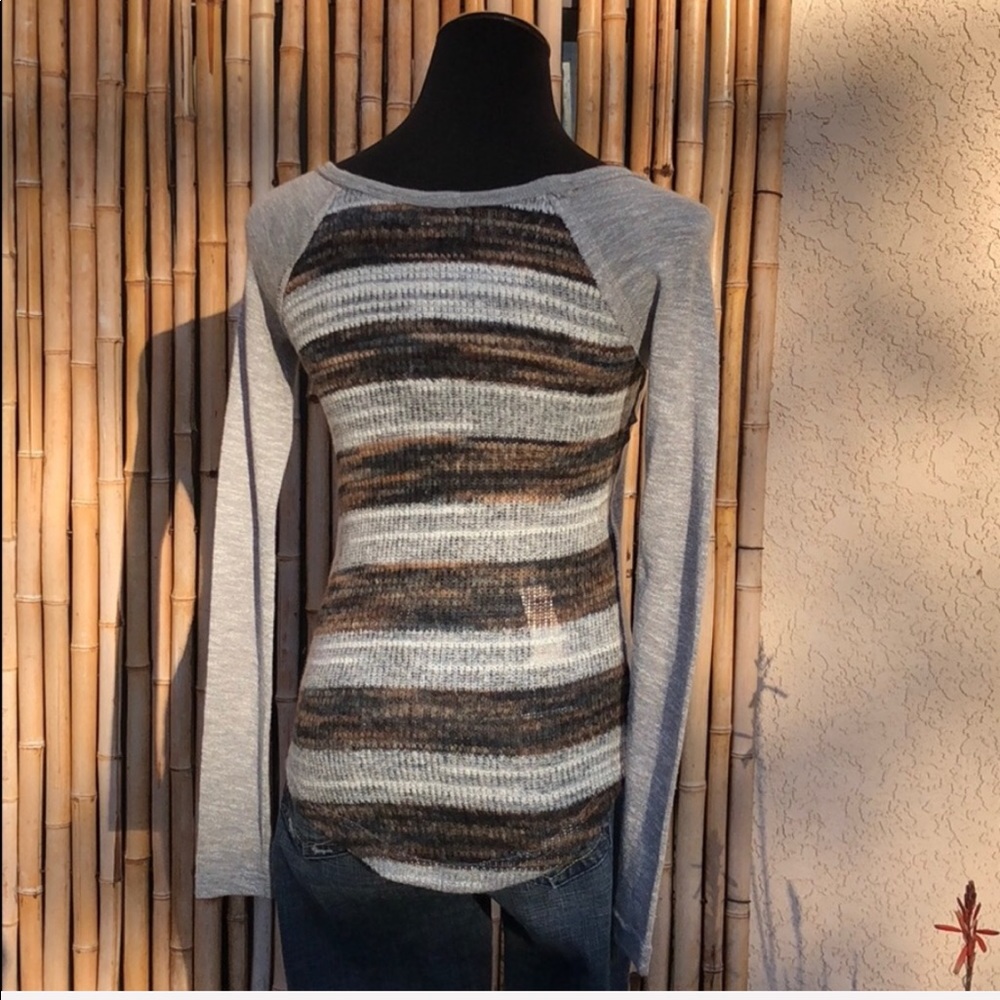 MISS ME Girl Graphic Print Gray Knit Top Sm - Picture 2 of 8